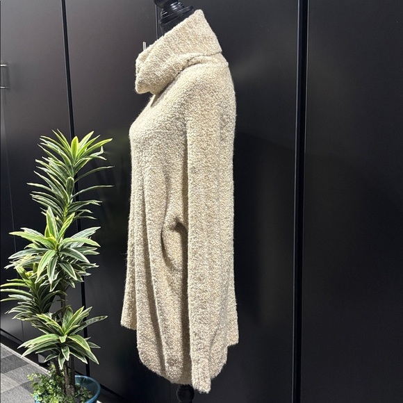 GAP Wool Blend Oversized Loose neck turtleneck,extended back hemline,soft/cozy - Picture 4 of 10